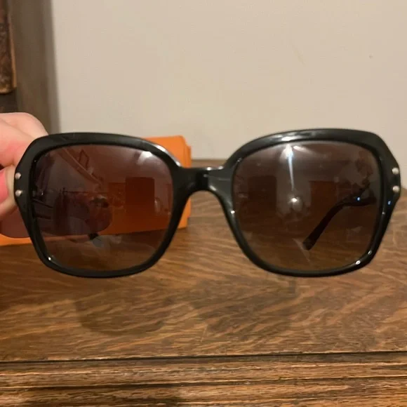 Tory Burch Black Sunglasses - Picture 5 of 7